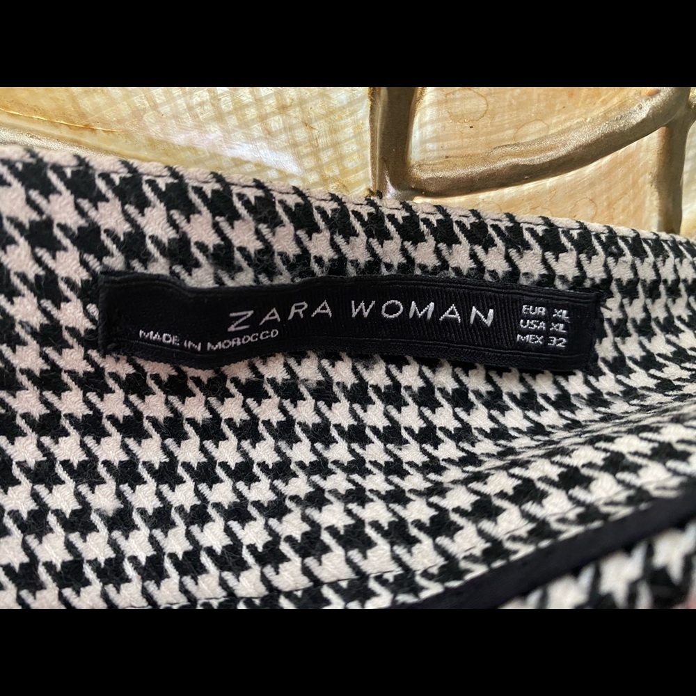 Cute Zara women’s flared checkered pants